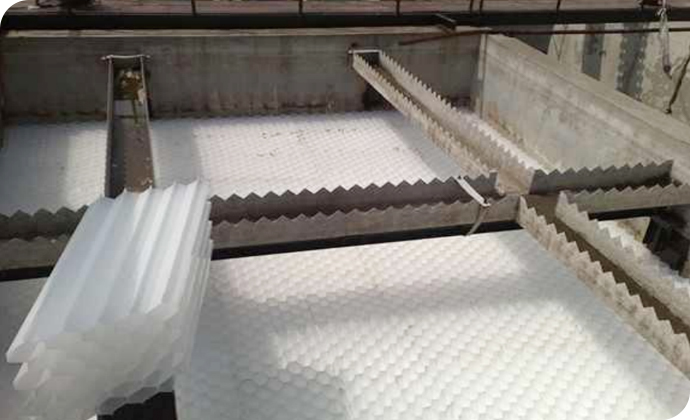 Phương tiện SETTLER TUBE màu trắng